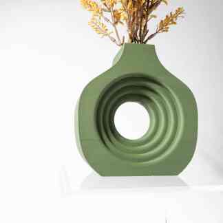 3D printed green vase with concentric circular design, highlighting advanced 3D printing and modern home decor.