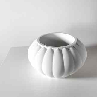 Sleek white 3D printed vase with detailed ribbed pattern, perfect for contemporary decor.