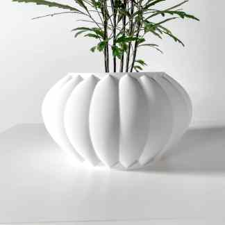 Vase with unique geometric 3D-printed design, ideal for modern home decor and floral arrangements.