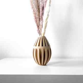 Elegant wooden vase with dried pampas grass, ideal for contemporary interior decoration.