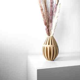Elegant wooden vase with pampas grass, ideal for contemporary interior decoration.