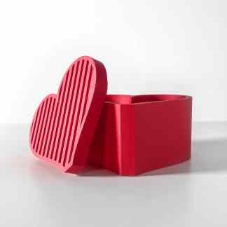 Cute red 3D printed heart-shaped gift box with slot lid, perfect for Valentine’s Day, wedding favors, or special occasions.