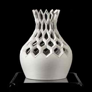 3D printed vase showcasing intricate honeycomb pattern and modern design, created with advanced 3D printing technology.