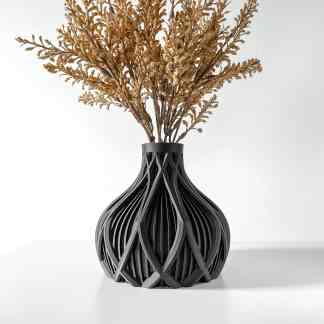 3D printed vase with intricate geometric pattern, holding dried flowers, emphasizing modern decor and 3D printing technology.