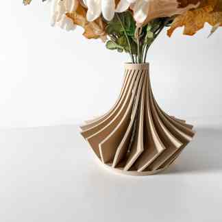 Vase designed with intricate 3D-printing, perfect for stylish home decor and floral arrangements.
