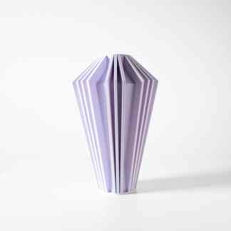 Elegant 3D printed vase with geometric patterns, perfect for modern interior decoration.