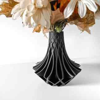 Elegant 3D printed vase with intricate geometric design, perfect for stylish floral arrangements.