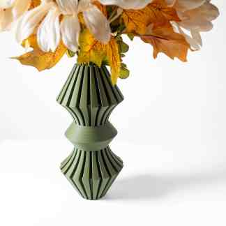 Elegant 3D printed vase showcasing intricate design details, perfect for modern home decor.