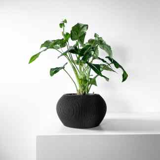 High-quality 3D printed plant pot from AM Square 3D, featuring a stylish black textured finish and elegant round shape.