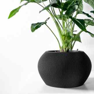 High-quality 3D-printed black decorative planter with textured vertical grooves for contemporary interiors.