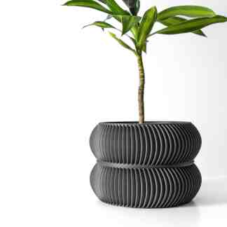 3D printed textured planter with plant, showcasing advanced 3D printing technology by AM Square 3D.