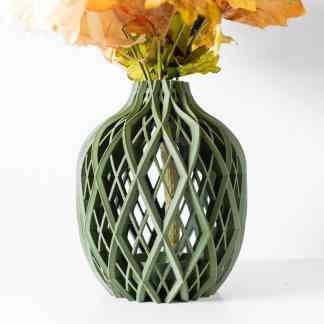 Detailed 3D printed geometric vase with lattice pattern, ideal for floral arrangements.