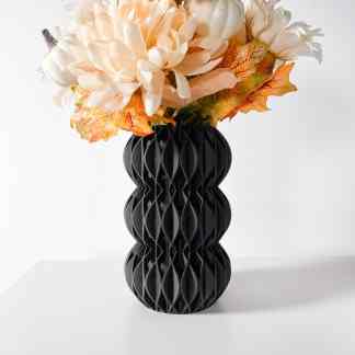Elegant 3D-printed vase showcasing complex geometric patterns, perfect for stylish interior decoration.