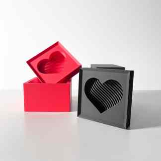 3D printed heart-shaped cookie cutters in red and black, ideal for baking, craft projects, and special occasions.