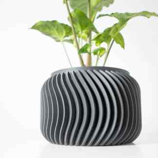 Stylish 3D printed ribbed planter for indoor plants, showcasing innovative design and craftsmanship.