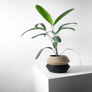 Elegant geometric modern plant pot, 3D printed decorative vase by AM Square 3D.