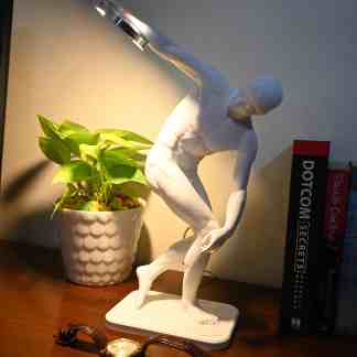 Photograph of a sleek, contemporary Discobolo-inspired lamp featuring a modern artistic design.